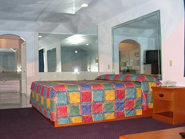 Travelers Inn And Suites Liberty Quarto foto
