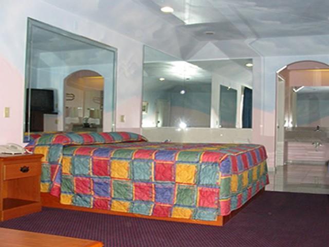 Travelers Inn And Suites Liberty Quarto foto